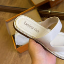 Sandália Beira Rio Rasteira Detalhe Dourado no Dedo 8506.209